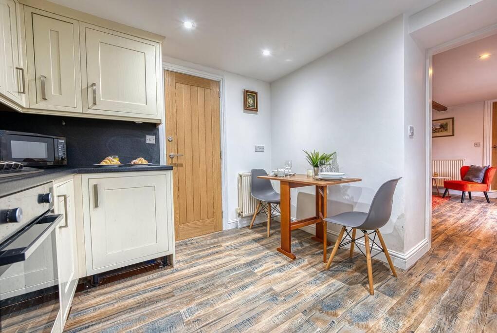 Delightful Two-Bedroom Cottage In The Heart Of Bakewell Eksteriør bilde