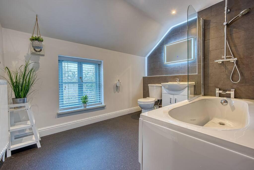 Delightful Two-Bedroom Cottage In The Heart Of Bakewell Eksteriør bilde